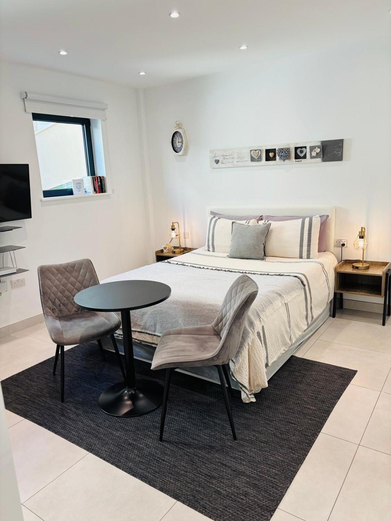 Gibraltar Central Suites Exteriér fotografie
